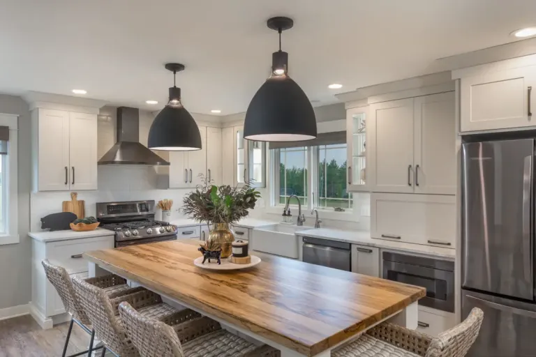 Farmhouse-Chic_Pendleton_kitchen-cabinet_view-3